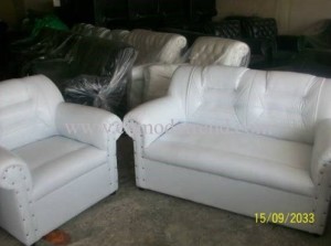 Çocuklar için en moda ders çalışma masaları 14 Ucuz koltuk takımları nerede satılır ?