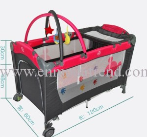 tekerlekli bebek beşiği