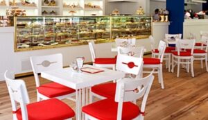 ikinci el cafe masa sandalyesi kırmızı beyaz renginde