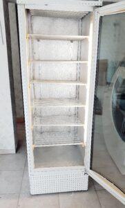 2.el dik kola şişe soğutma dolabı
