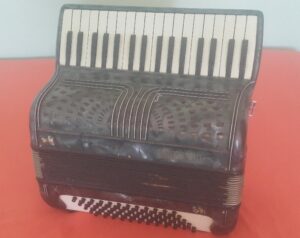 Çıkma Ondulin saç uzun ömürlü bir çözüm sunar sahibinden 11 Yaklaşık 70 senelik Çalışır Durumda Bass Tuşlu Akordiyon