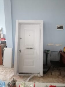 Çıkma lake çelik kapı beyaz çelik kapı sağlam ve güvenli